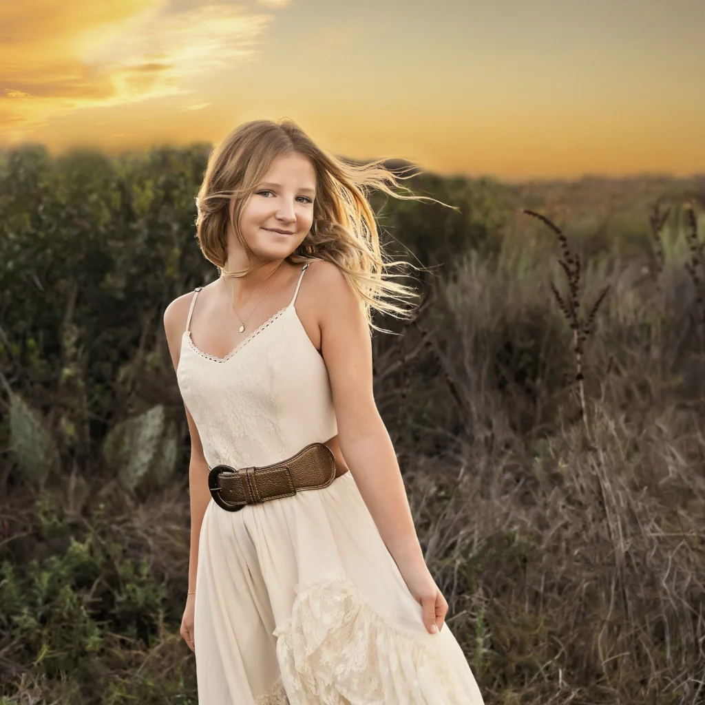 Young girl smiling - Kid Photography.